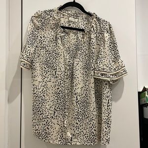 Max Studio short sleeve top with black and gold accents (Size XL)